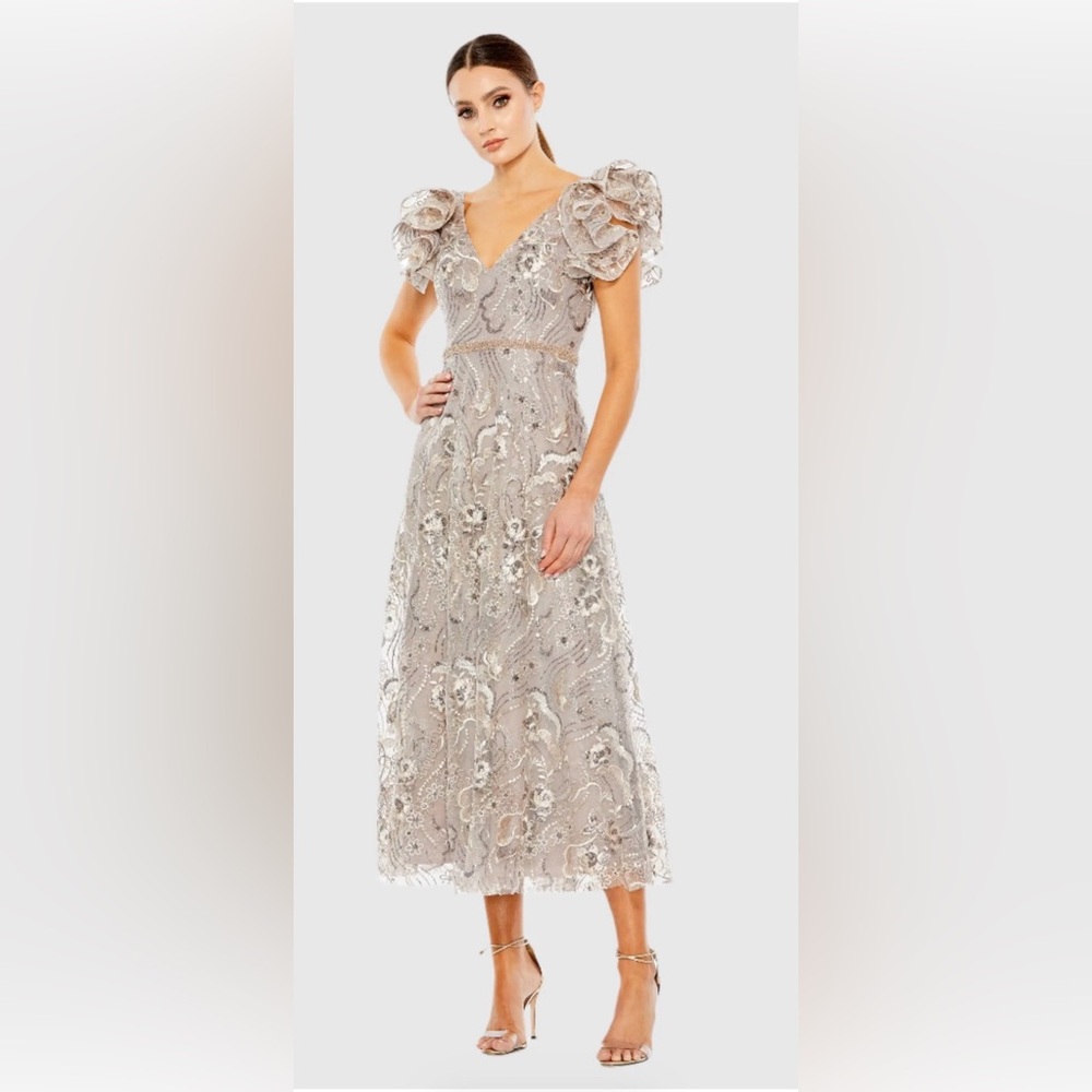 NWT Mac Duggal Embellished Ruffled Cap Sleeve Dress
Size:14
Color: Champagne